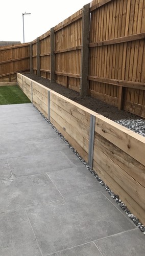 Sleeper retainer wall posts - retainer,