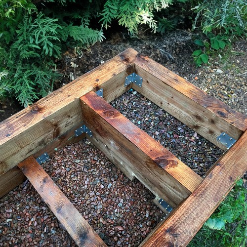 Corner edge timber railway - corner,